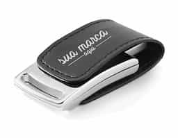 Pen drive em couro sintético com 8GB