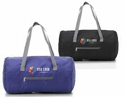 Bolsa impermeável esportiva com capacidade de 23 litros, contém bolso frontal e alças para transporte.