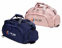 Bolsa esportiva de 32 litros em poliéster resistente à água com cinco compartimentos, sendo três deles exclusivos para tênis, itens molhados e armazenamento das alças de costas . Com alça transversal removível e alça de mãos com suporte de juntura, a bolsa contém alças para as costas ocultas no compartimento inferior, podendo ser transportada como mochila.