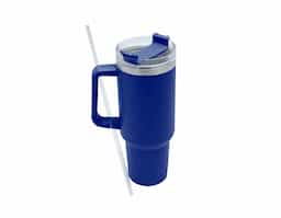 Caneca térmica com capacidade de 1,2 litros feita em inox 304 com parede dupla, contém tampa acrílica rosqueável com acesso para canudo e pegador plástico. Acompanha canudo plástico.