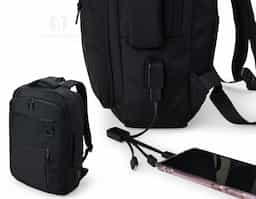 Mochila confeccionada em Nylon 20 Litros com 4 compartimentos, sendo o principal com bolso para notebook 15,6. Possui um bolso externo, bolsos e divisórias internas para acessórios, a mochila possui suporte externo USB, alça com bolso integrado para cartões, alça para engate em malas de viagem e duas alças de mãos, sendo um delas para o transporte da mochila no formato pasta.