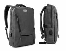 Mochila para notebook em 900D de alta densidade com um compartimento principal com divisória almofadada para notebook 15,6" e diversos bolsos interiores. Contém ainda 2 bolsos frontais, 1 lateral e entrada USB. Parte posterior e alças almofadadas com banda para transporte em trolley. Capacidade até 14 L. 310 x 440 x 110 mm