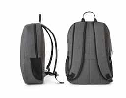 Mochila para notebook portátil em 300D poliéster reciclado (100% rPET) e forro em 210D poliéster reciclado (100% rPET). Compartimento principal almofadado, com divisória principal para portátil até 15.6" e tablet até 10.1". Mochila com 2 bolsos frontais com zíper e 2 bolsos laterais com detalhe em tela mesh. Parte posterior e alças almofadadas, ajustáveis para os ombros. A parte posterior e alças almofadadas incorporam uma alça para trolley em caso de necessidade. Design idealizado para assegurar uma excelente arrumação nas suas viagens de trabalho ou lazer. Capacidade até 18 L. 300 x 450 x 140 mm