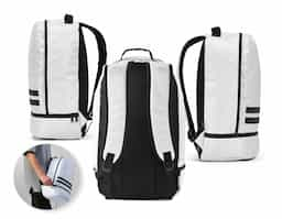 Mochila em 290T poliéster reciclado (100% rPET), em sarja com forro em 210D poliéster reciclado (100% rPET). Contém 1 compartimento principal e 1 compartimento inferior ideal para guardar sapatos. Mochila totalmente forrada com costas e alças almofadadas. Contém duas faixas pretas refletoras na parte da frente. Capacidade até 25 L. 300 x 480 x 210 mm