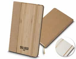 Caderno de anotações com capa em fibra de bambu, que oferece um toque natural e elegante. Possui elástico para fechamento e 80 folhas pautadas na cor bege, ideal para anotações diárias.