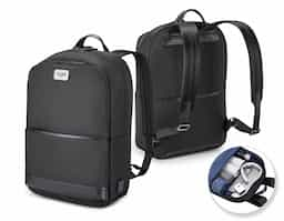 Mochila premium, produzida com poliéster acolchoado, alças de ombro acolchoadas, tecido impermeável, bolso frontal com zíper,divisória interna para canetas e pequenos objetos, aceita notebook de até 15,6”, porta USB na lateral, com engate para mala de viagem.