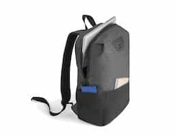 Mochila para notebook em 300D 2Tone de alta densidade com nylon, conferindo-lhe um acabamento brilhante. Possui 1 compartimento principal com divisória para notebook até 15,6", 1 bolso frontal com zíper e 2 bolsos laterais em tela. Parte posterior e alças almofadadas. Contém uma alça de transporte para trolley. Capacidade até 17 L. 280 x 440 x 150 mm