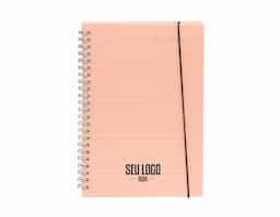 Caderno A5 com capa plástica resistente e elástico para fechamento. Possui cerca de 80 folhas em papel marfim pautado, ideal para anotações e organização. O formato compacto facilita o transporte, tornando-o prático para o dia a dia, seja em aulas ou reuniões. Uma opção funcional e versátil para quem busca um caderno de qualidade.