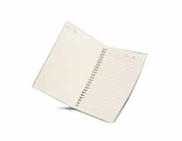 Caderno A5 com capa plástica resistente e elástico para fechamento. Possui cerca de 80 folhas em papel marfim pautado, ideal para anotações e organização. O formato compacto facilita o transporte, tornando-o prático para o dia a dia, seja em aulas ou reuniões. Uma opção funcional e versátil para quem busca um caderno de qualidade.