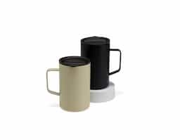 A caneca perfeita para saborear suas bebidas com estilo! Feita em inox, com parede dupla e capacidade de até 350ml, possui um design moderno e suas cores foscas permitem uma fácil adaptação com os ambientes e decorações.