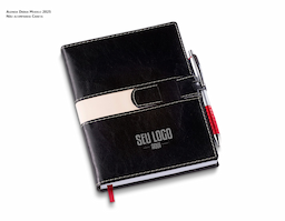 Agenda Executiva com fecho e suporte para caneta, em capa de couro sintético de 0,6mm. Com miolo de agenda diária 2x2 cores, contém 344 páginas de papel off-set 63g, mapa 4x4 cores, índice telefônico e planejamento. Formato compacto de 145x200mm, ideal para quem busca organização e praticidade no dia a dia. Não acompanha caneta.