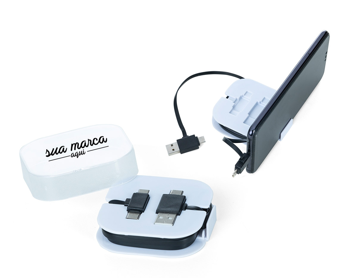 Cabo 4 em 1 com case suporte para celular. Cabo para carga e transferência de dados, contém as saídas tipo-C, lightning (iOS) e V8 (android) e entradas USB-A e USB-C.