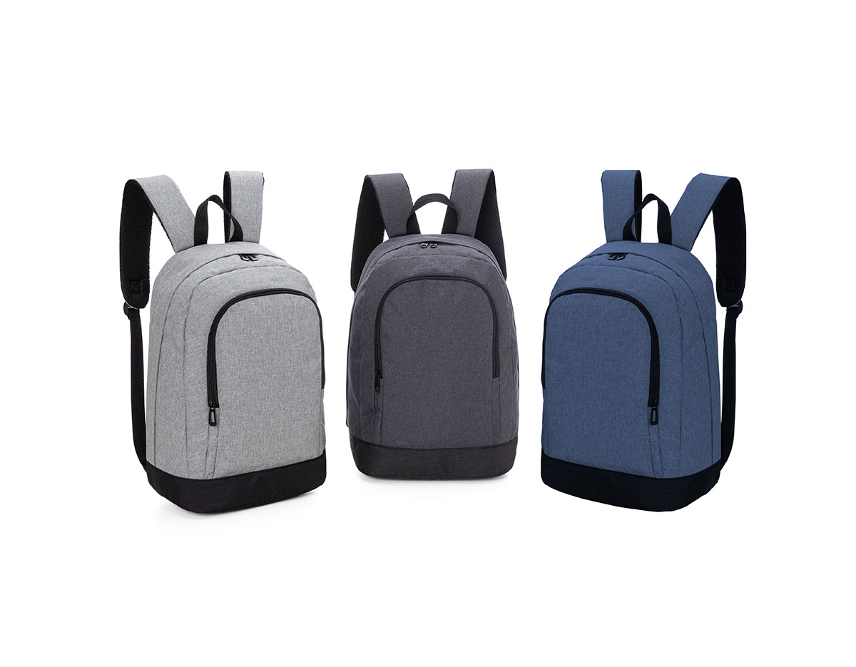 Mochila p/ Notebook em tecido poliéster.
Parte externa:
Bolsos frontal com ziper.
Bolso lateral.
Alça de ombro acolchoada.

Parte interna:
Compartimento acolchoado p/ notebook