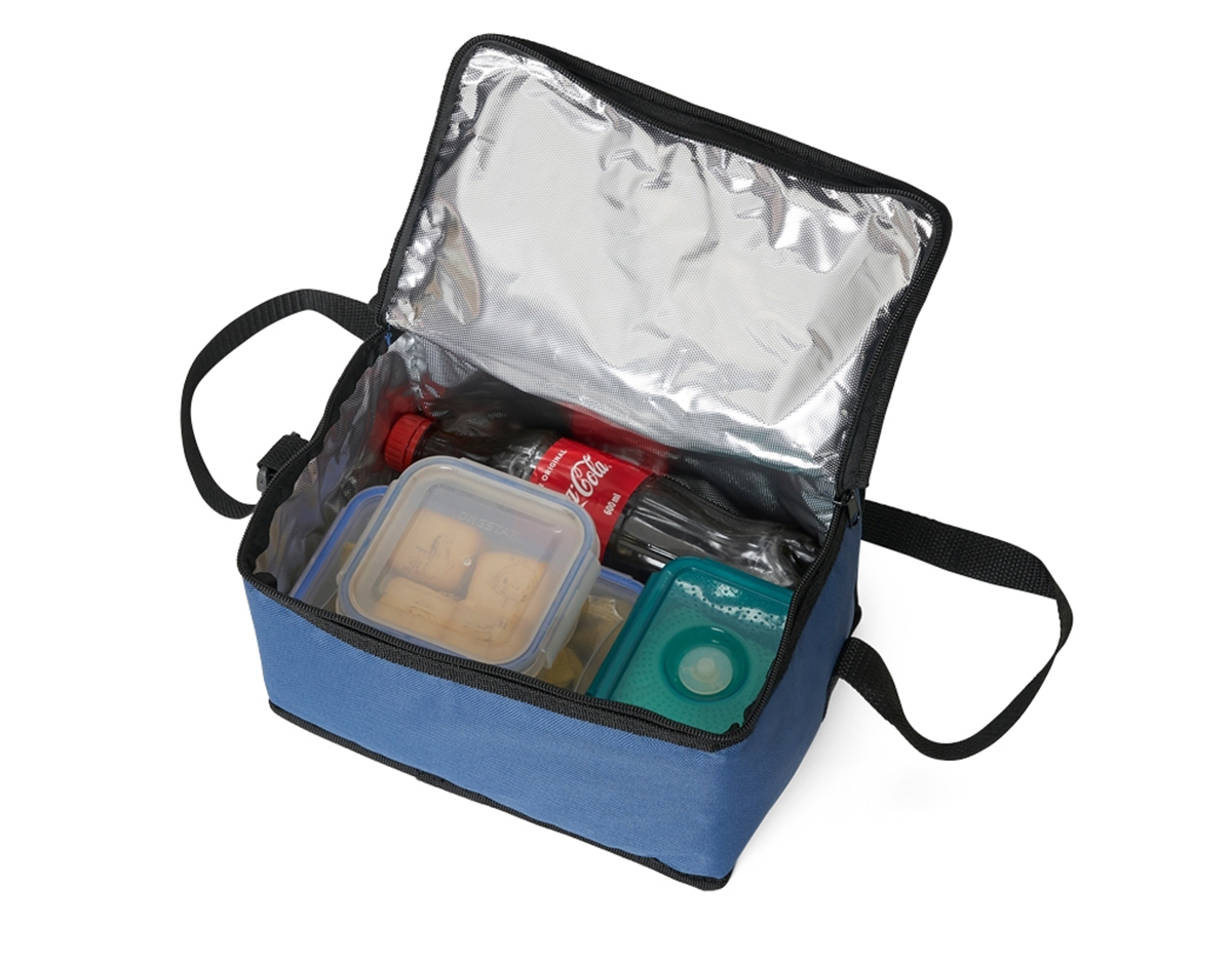 Bolsa térmica 8 litros em nylon com bolso traseiro externo de malha, duas alças para mãos, sendo uma delas ajustável.Parte interna com revestimento térmico