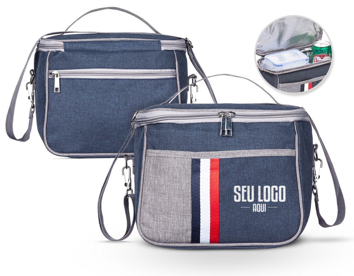 Bolsa térmica 7,6 litros. Contém bolso frontal, bolsos laterais telados, alça de mão em nylon e alça transversal regulável (não removível) com apoio para ombro.
