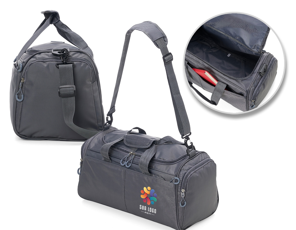 Bolsa Oxford impermeável com capacidade de 28 litros. Possui compartimento principal com amplo espaço, bolso frontal longo e dois bolsos laterais. A bolsa contém alças de nylon para mãos com suporte de velcro para unificação das alças, alça transversal regulável com apoio para ombro, duas fivelas superiores para encaixe da alça transversal, zíperes com puxadores plásticos, revestimento interno de poliéster e parte inferior com pequenas bases antiderrapantes.