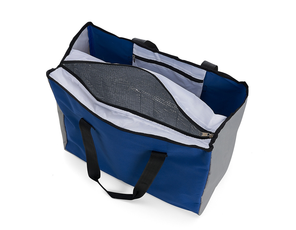 Sacola de poliéster com capacidade para 25 litros com bolso térmico. Contém um pequeno bolso interno de zíper e dois compartimentos principais, sendo um deles térmico e com fechamento de zíper.