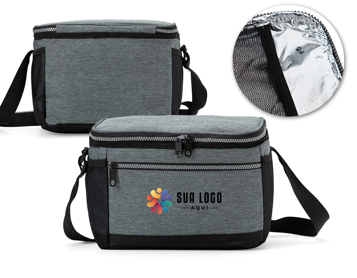 Bolsa térmica 10 litros com bolsos externos, contém bolso frontal com zíper, bolsos laterais telados e alça transversal regulável com apoio para ombro