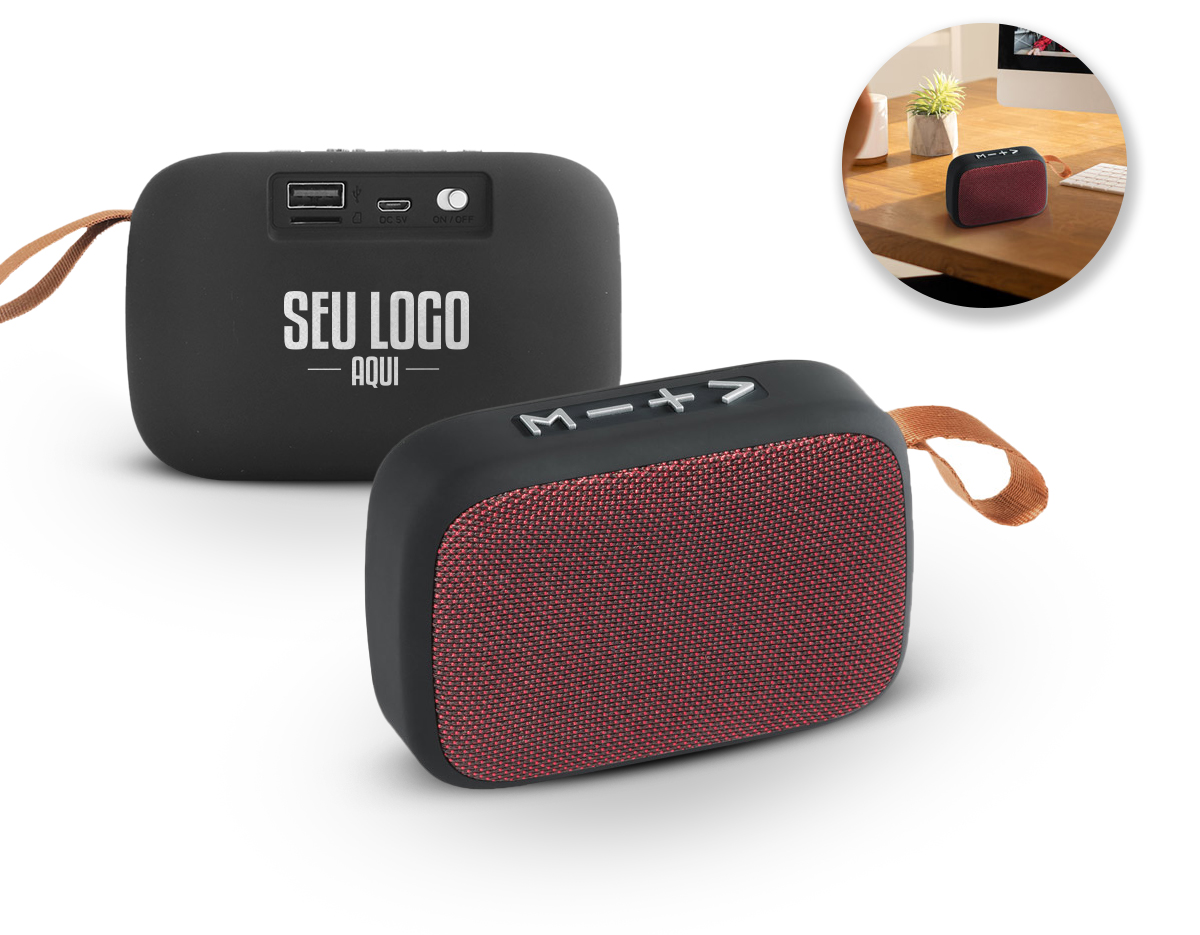 Caixa de som com microfone em ABS, tecido em poliéster e acabamento emborrachado. Transmissão por bluetooth, ligação stereo 3,5 mm e leitor de cartões TF. Potência de 3W/4O. Função para atender chamadas, controle de volume, conexão à playlist do dispositivo móvel e rádio FM. Incluso cabo USB para carregar