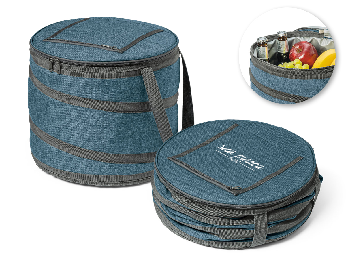 Bolsa térmica flexível em 600D com zíper duplo, interior forrado com PEVA e abridor de garrafas. Bolso superior com zíper, alças em webbing, com reforço e capacidade até 15 L. 300 x 260 mm