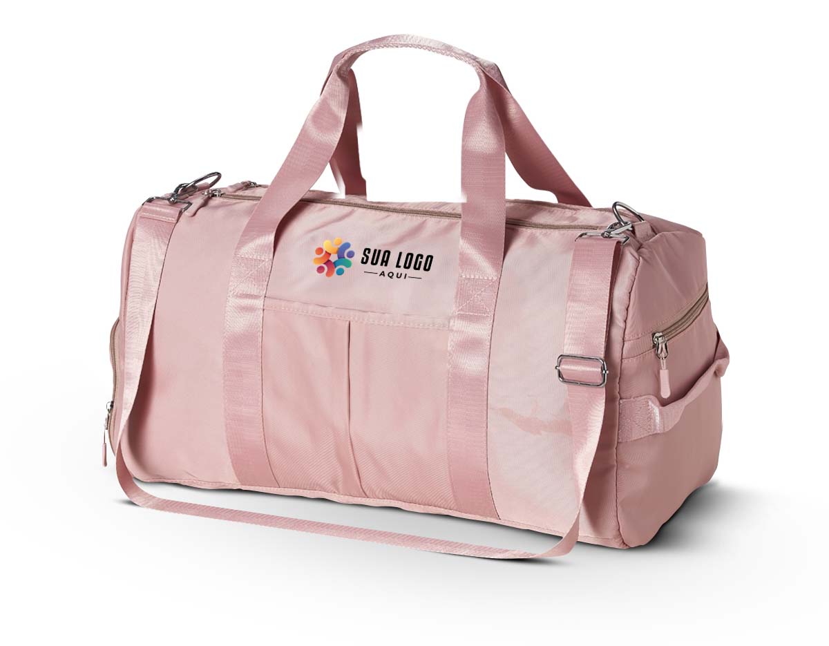 Bolsa esportiva 35L de poliéster resistente a água. Contém cinco compartimentos sendo dois deles: um especial para colocar sapatos e um bolso impermeável para roupas molhadas. Possui também encaixe para malas de viagem, duas alças de mão, uma alça de mão lateral e alça de ombro com regulagem. 28,8x24,3x50,8cm