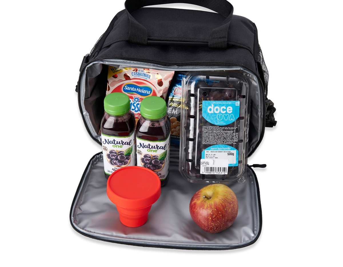 Bolsa térmica 14 Litros confeccionada em nylon, possui parte interna soldada (não vaza), bolso frontal exterior; bolso traseiro exterior; bolsos laterais telados, alça de mão com suporte para junção das alças, e alça transversal ajustável e removível. 24x30x20cm
