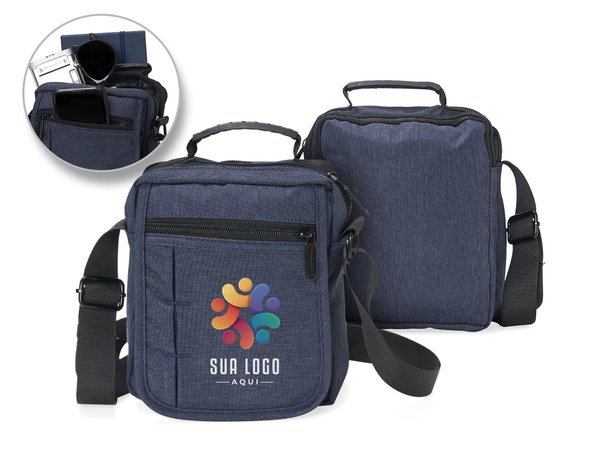 Bolsa de ombro confeccionada em nylon resistente a água, possui quatro compartimentos e uma alça de uso transversal