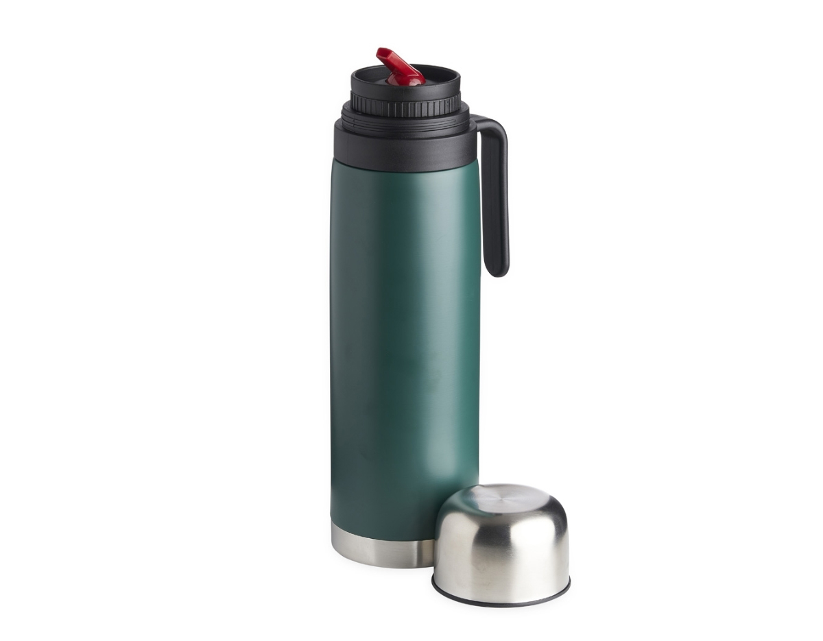 Garrafa térmica 1 litro em inox com alça plástica preta. Possui tampa rosqueável, tampa interna rosqueável com bico plástico vermelho.