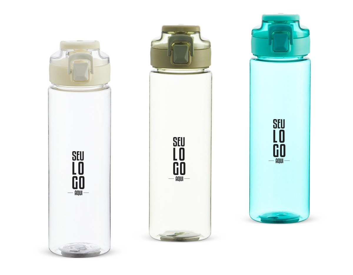 Squeeze plástico com capacidade de 700ml, possui tampa rosqueável com botão de acionamento, trava de segurança e alça para transporte.
