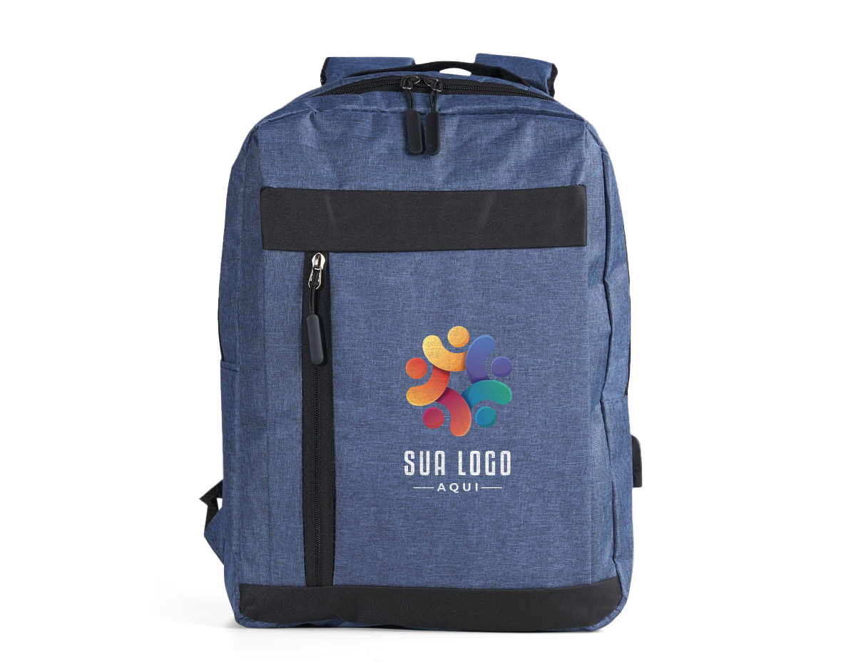 Mochila de nylon 21 litros com dois compartimentos, sendo o principal com bolso para notebook 156. Com divisórias internas para acessórios, a mochila possui bolso lateral, suporte externo usb e alça para encaixe em malas de viagem. 40x30x18
