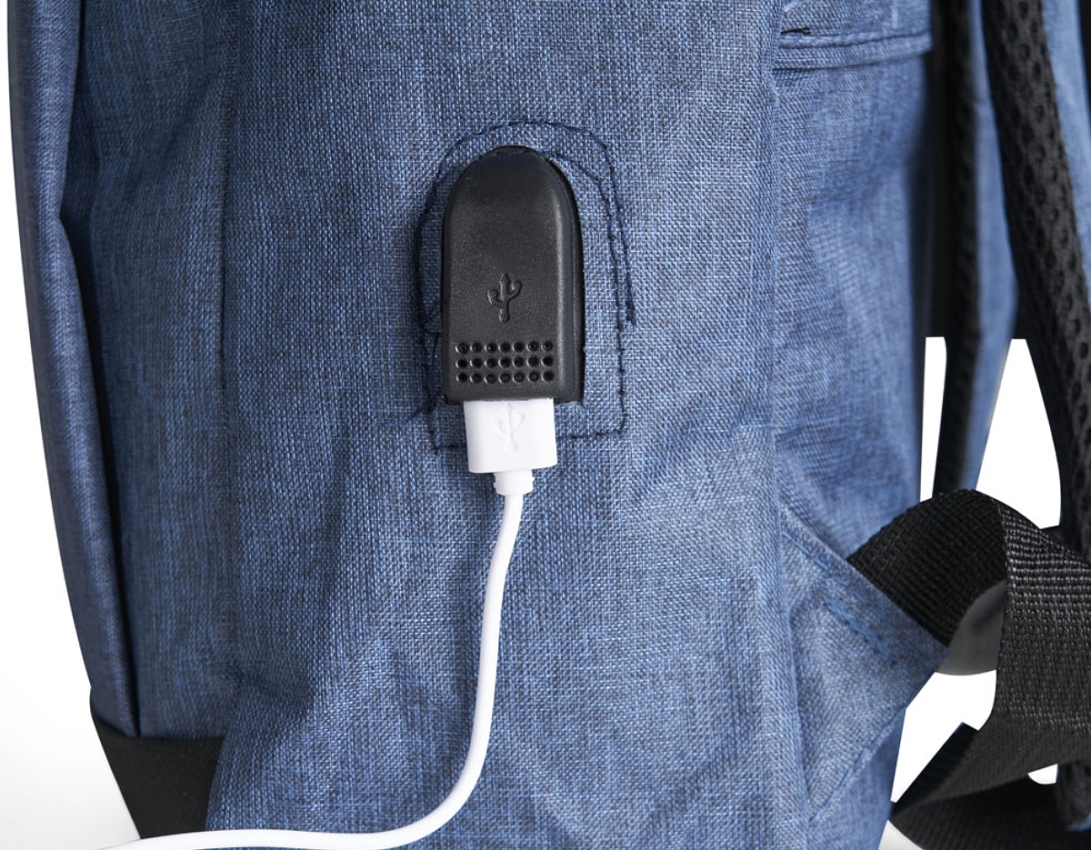 Mochila de nylon 21 litros com dois compartimentos, sendo o principal com bolso para notebook 156. Com divisórias internas para acessórios, a mochila possui bolso lateral, suporte externo usb e alça para encaixe em malas de viagem. 40x30x18