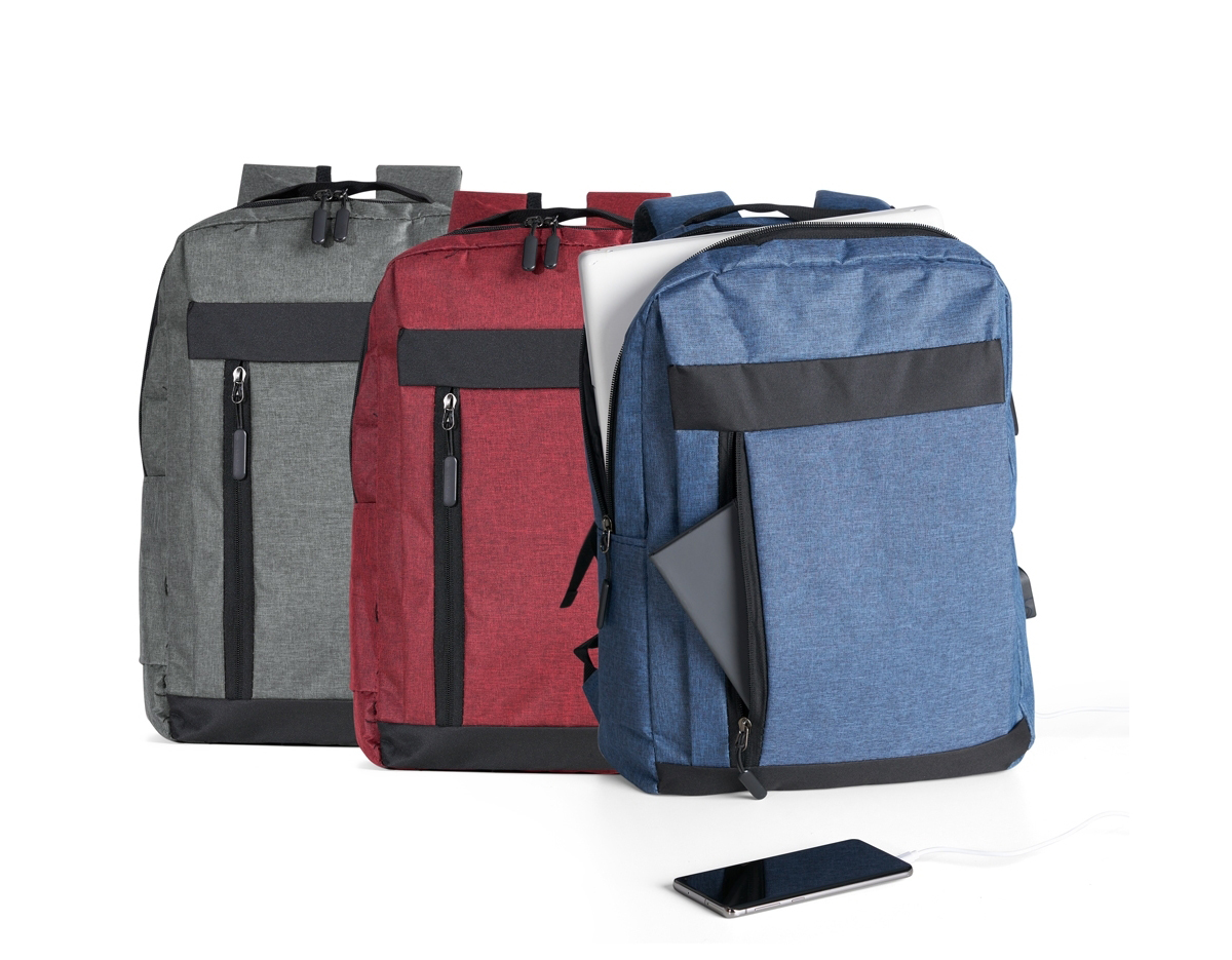Mochila de nylon 21 litros com dois compartimentos, sendo o principal com bolso para notebook 156. Com divisórias internas para acessórios, a mochila possui bolso lateral, suporte externo usb e alça para encaixe em malas de viagem. 40x30x18