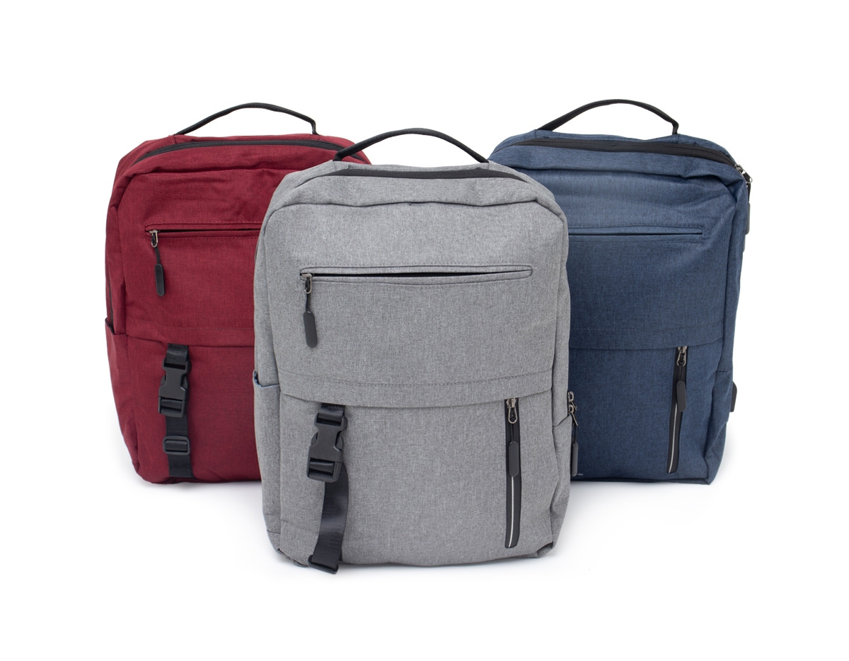 Mochila de nylon 23 Litros com 3 compartimentos, sendo o principal com bolso para notebook 15,6. Com divisórias internas para acessórios, a mochila possui bolso lateral, suporte externo USB e alça para encaixe em malas e viagens.41x30x19