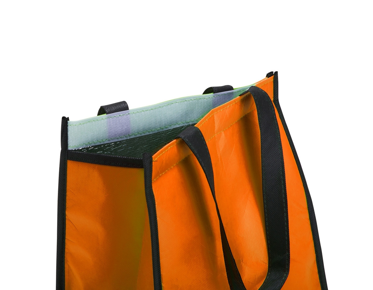 Bolsa térmica em tnt 6 Litros, fechamento com velcro.