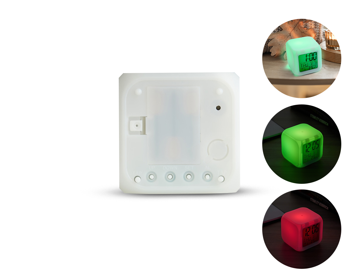 Relógio digital em material plástico com visor LCD que exibe horas, dias da semana, data e temperatura ambiente. Conta com alarme com 9 toques diferentes e função soneca. O LED colorido é ativado por botão e alterna luzes suaves por até 15 segundos, proporcionando um ambiente relaxante. Alimentado por 3 pilhas AAA.
OBS: PILHAS NÃO INCLUSAS