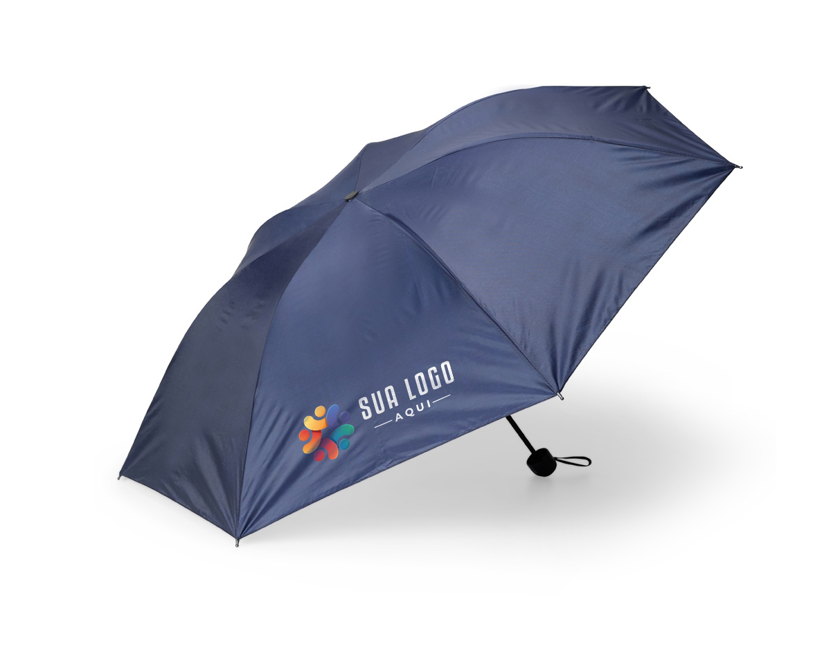 Guarda chuva manual de tecido em nylon com parte interna em vinil. Possui 7 varetas e estrutura em aço, pegador, botão de abertura e alça de nylon. Acompanha capa protetora.