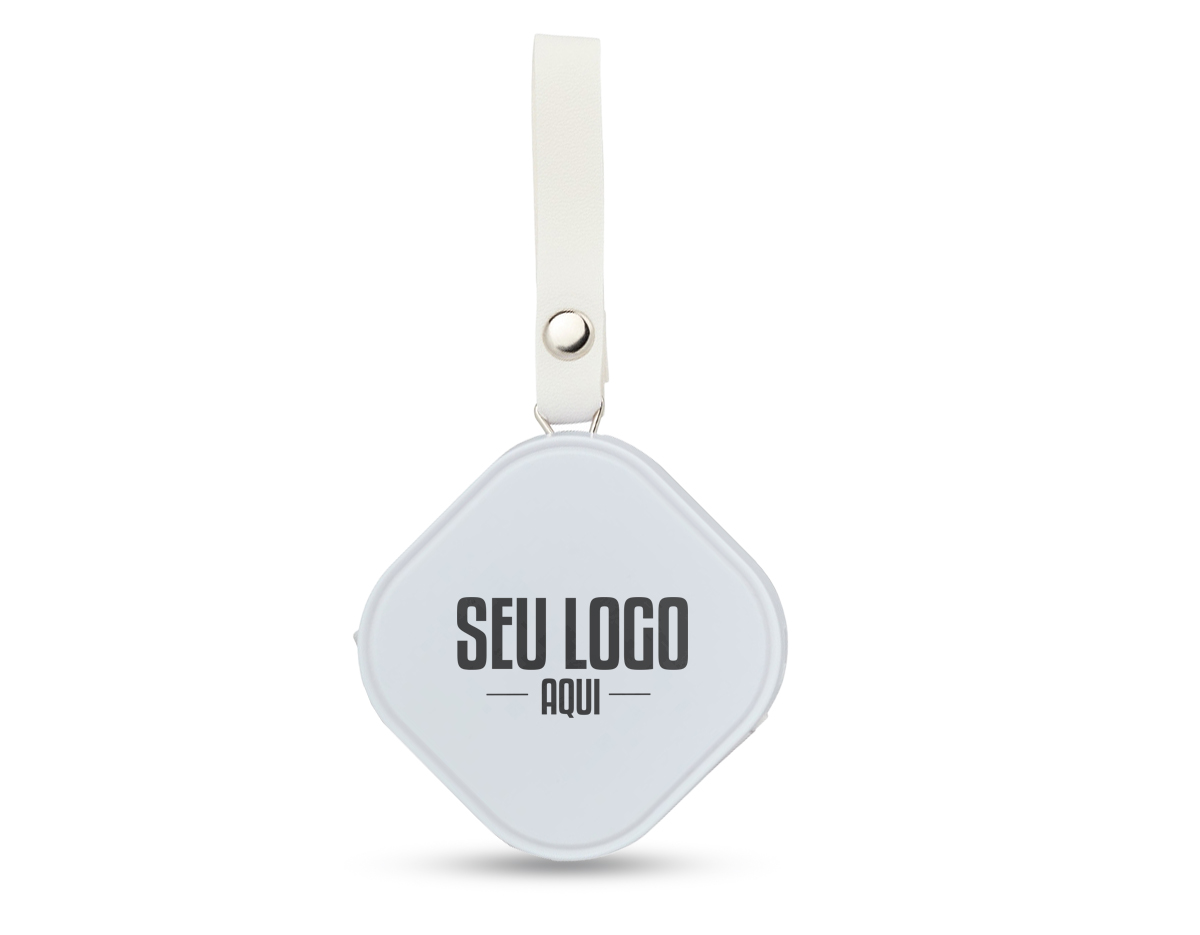 Cabo USB retrátil com suporte para celular. Contém entradas Lightning/iPhone, V8/Android, Tipo-C/Android e 4 diferentes ajustes do comprimentos dos cabos. Suporte de frente lisa e com alça para transporte em couro sintético.