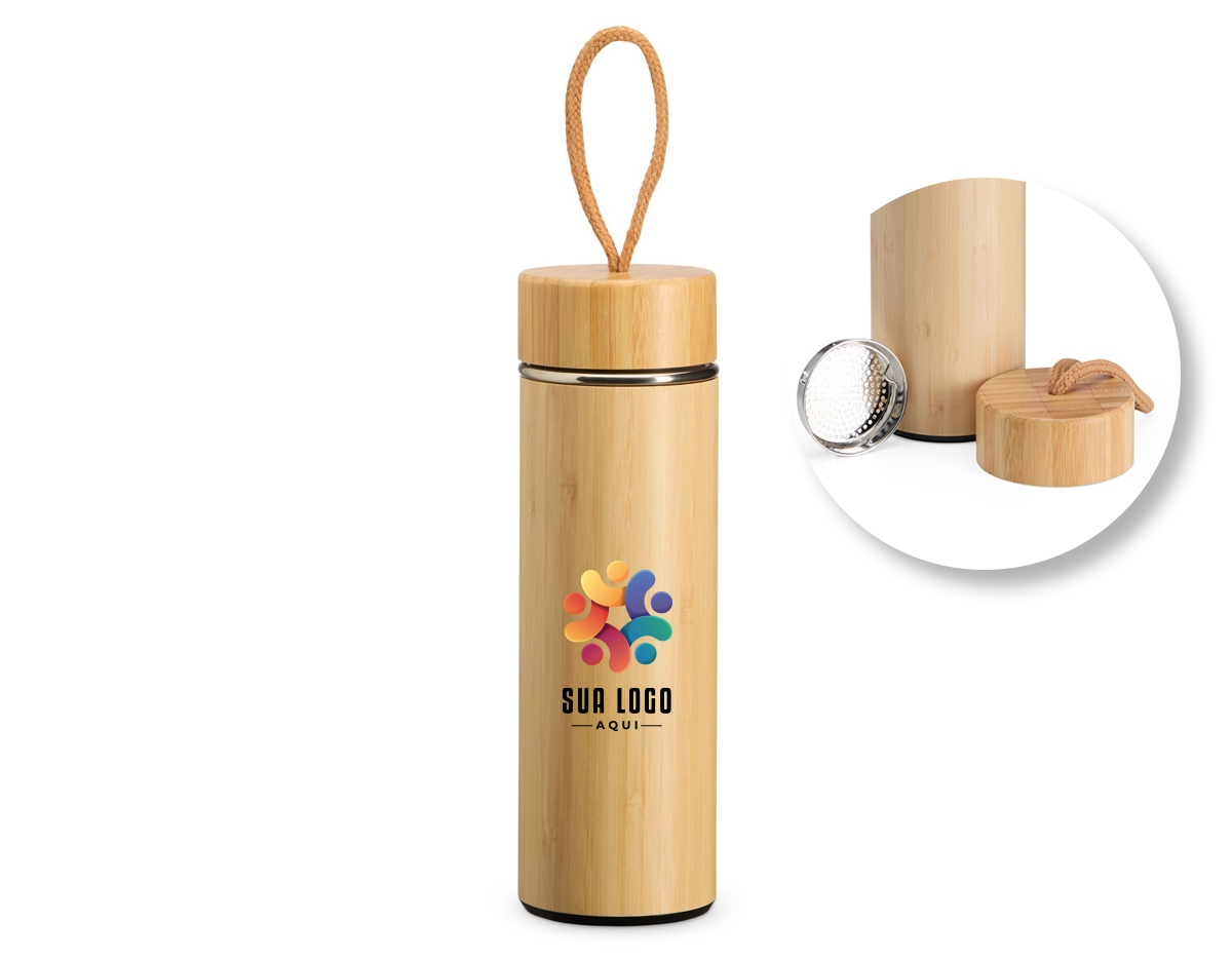 Garrafa térmica de bambu e inox, com capacidade de 400 ml, é ideal para manter suas bebidas quentes ou frias por mais tempo. Inclui um infusor de metal removível, tampa rosqueável de bambu e alça de tecido embutida, combinando estilo e praticidade.