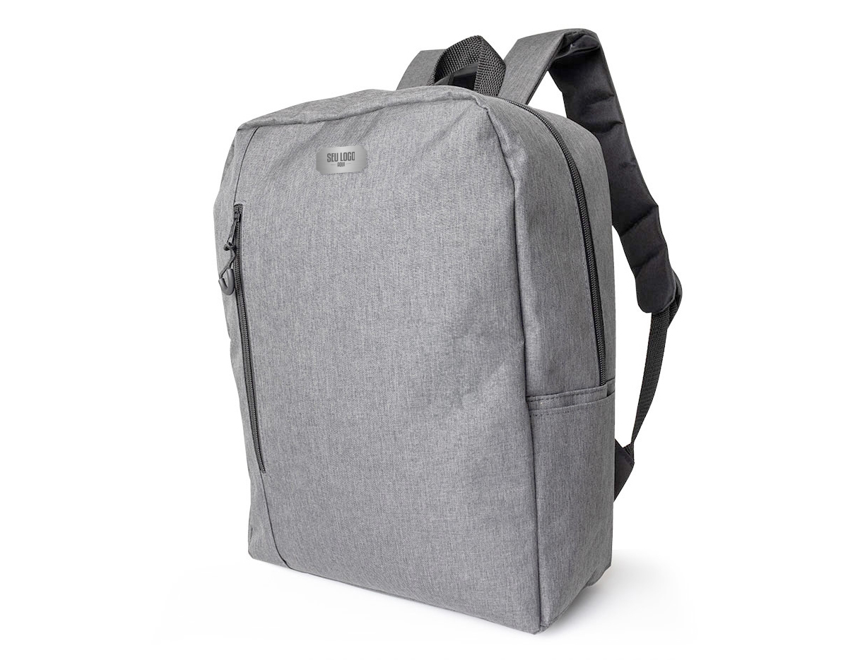 Mochila de nylon 23 litros com dois compartimentos, sendo o principal com bolso para notebook 15,6. A mochila possui bolso lateral, suporte externo para USB e adaptador P2.