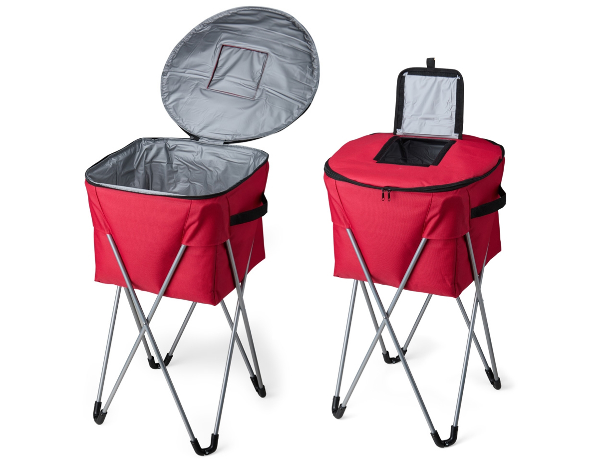 O cooler perfeito para eventos ao ar livre! Com uma impressionante capacidade de 62 litros, este cooler é produzido em poliéster com revestimento térmico em PEVA atóxico e soldado, garantindo que não haja vazamentos. Ideal para festas, ele cumpre perfeitamente o papel de manter as bebidas geladas, podendo até mesmo adicionar gelo em seu interior. Para preservar ainda mais a temperatura durante o uso, há uma pequena tampa de fácil acesso, evitando a necessidade de abrir o cooler completamente. Com um pedestal metálico de manuseio prático e sustentação firme, o cooler acompanha um estojo de poliéster para manter tudo organizado e pronto para o próximo evento.