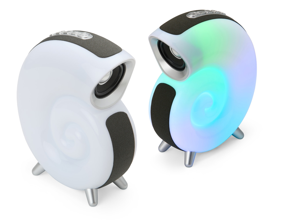 Caixa de som multimídia TWS formato concha com luminária RGB. Qualidade sonora e conectividade total: compatível com bluetooth, rádio FM, cartão TF (MicroSD) e pen drive. Iluminação relaxante e dinâmica, são 7 modos de iluminação RGB com uma vasta gama de movimentos e tonalidades. Sua tecnologia TWS permite sincronizar duas caixas de som em uma, criando uma experiência imersiva compotência excepcional. Fabricada em plástico ABS e PC, seu design exclusivo possui uma faixa de poliéster e pés antideslizantes para maior estabilidade em qualquer superfície. Acompanha cabo USB Tipo-C.