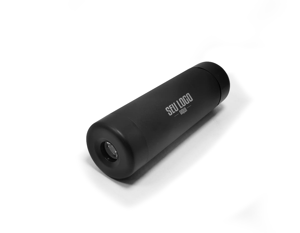 Power bank em metal com detalhes em plástico, compacto e com capacidade de 4.000 mAh. Possui uma entrada USB-C e uma saída USB, oferecendo versatilidade para recarregar dispositivos e a própria bateria. Conta com lanterna integrada de alto alcance para uso emergencial. Acompanha cabo USB-C, sendo uma solução prática para o dia a dia.









