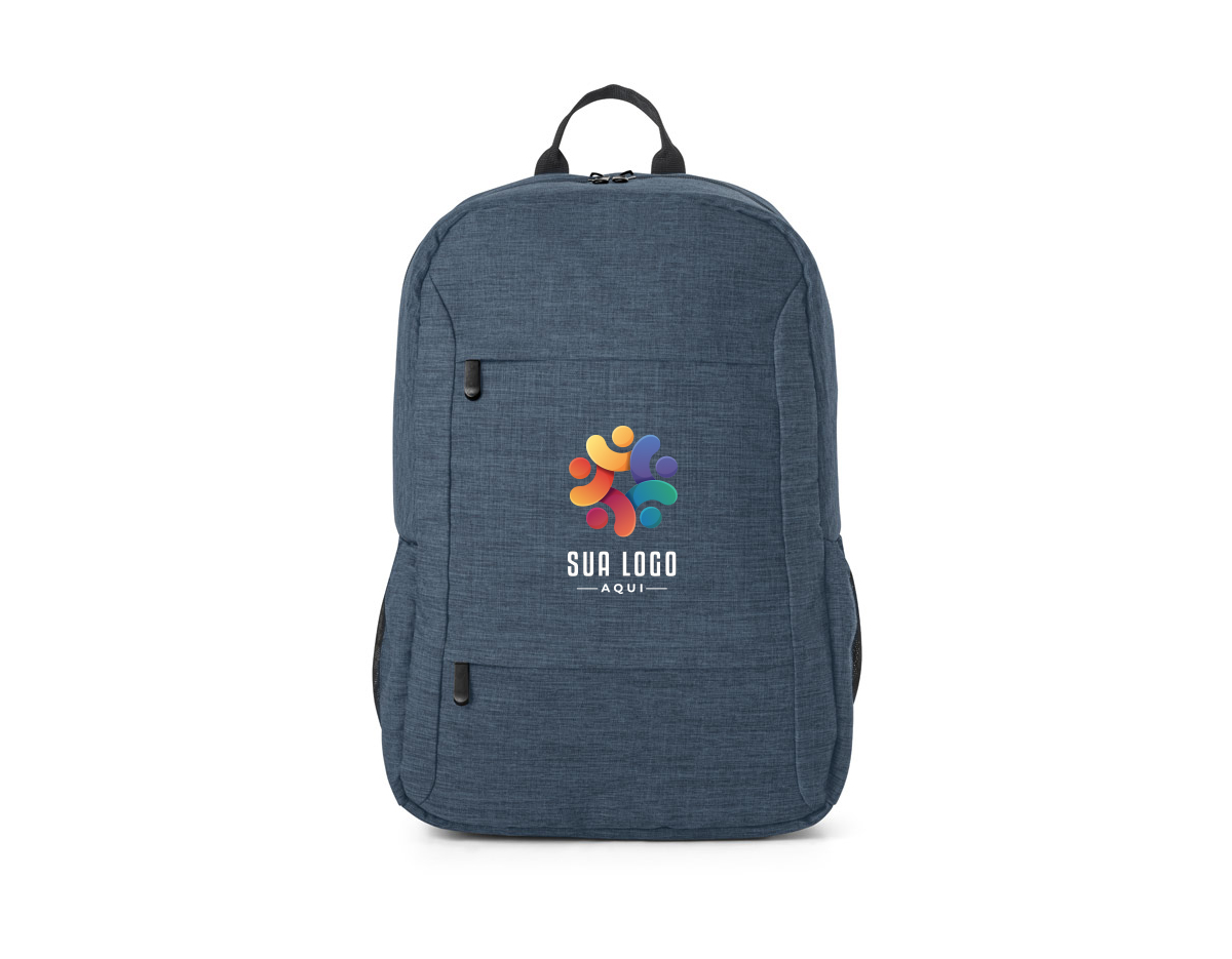 Mochila para notebook portátil em 300D poliéster reciclado (100% rPET) e forro em 210D poliéster reciclado (100% rPET). Compartimento principal almofadado, com divisória principal para portátil até 15.6" e tablet até 10.1". Mochila com 2 bolsos frontais com zíper e 2 bolsos laterais com detalhe em tela mesh. Parte posterior e alças almofadadas, ajustáveis para os ombros. A parte posterior e alças almofadadas incorporam uma alça para trolley em caso de necessidade. Design idealizado para assegurar uma excelente arrumação nas suas viagens de trabalho ou lazer. Capacidade até 18 L. 300 x 450 x 140 mm
