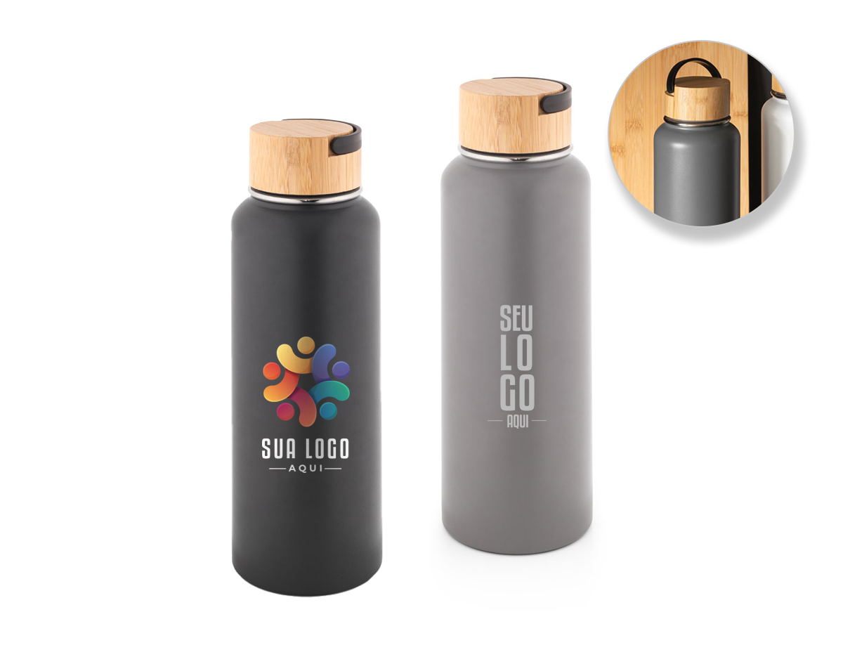 Garrafa em aço inox (90% reciclado) de parede dupla térmica, isolada a vácuo. Com tampa e base em bambu. Capacidade até 550 mL. Fornecido em caixa presente kraft. Certificação EU Food Grade. A cor e o resultado da impressão nos materiais naturais pode variar entre produtos. ø71 x 272 mm