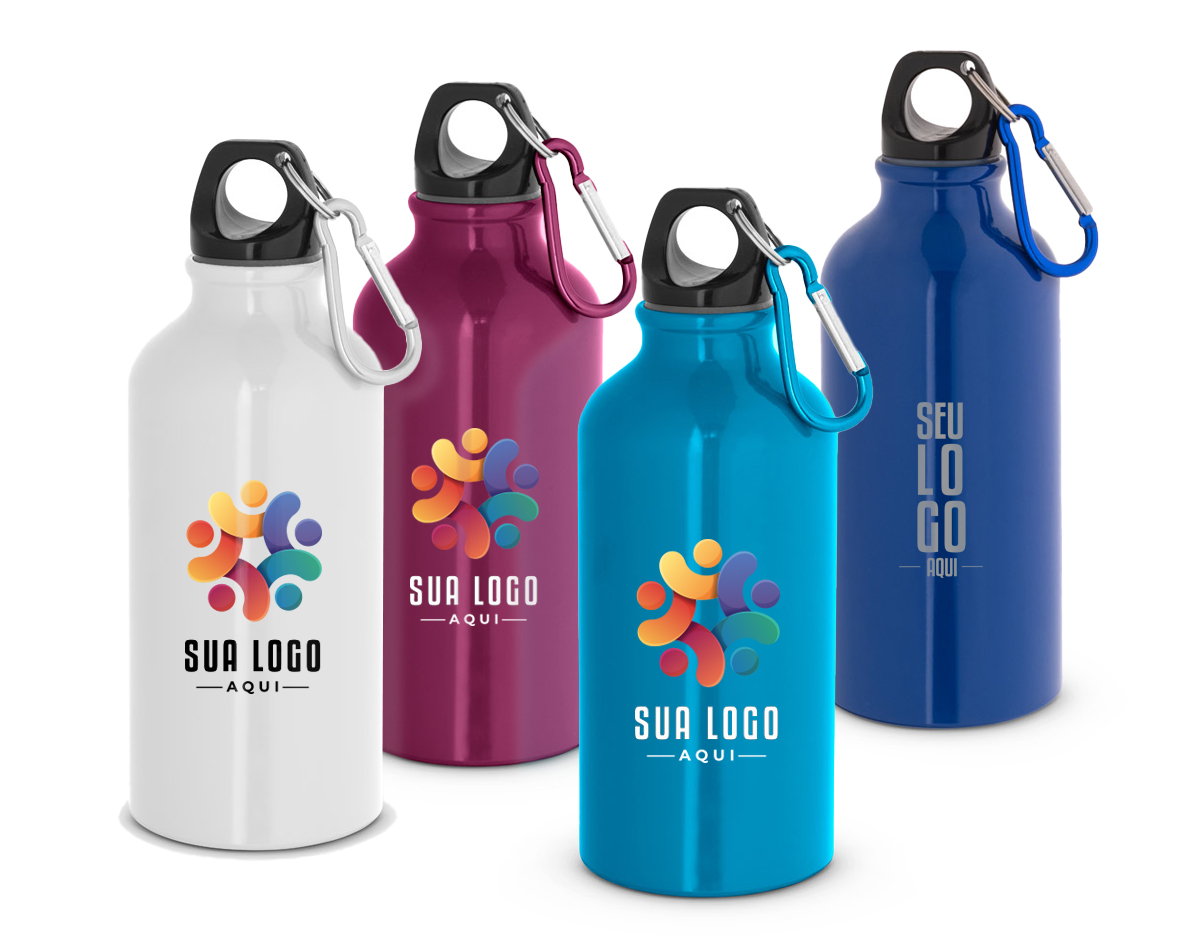 Squeeze esportiva em alumínio com acabamento brilhante, com mosquetão para facilitar o transporte. Capacidade até 400 mL. Certificação EU Food Grade. ø66 x 176 mm