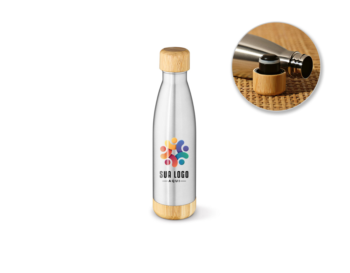 Garrafa em aço inox (90% reciclado) de parede dupla térmica, isolada a vácuo. Com tampa e base em bambu. Capacidade até 550 mL. Fornecido em caixa presente kraft. Certificação EU Food Grade. A cor e o resultado da impressão nos materiais naturais pode variar entre produtos. ø71 x 272 mm