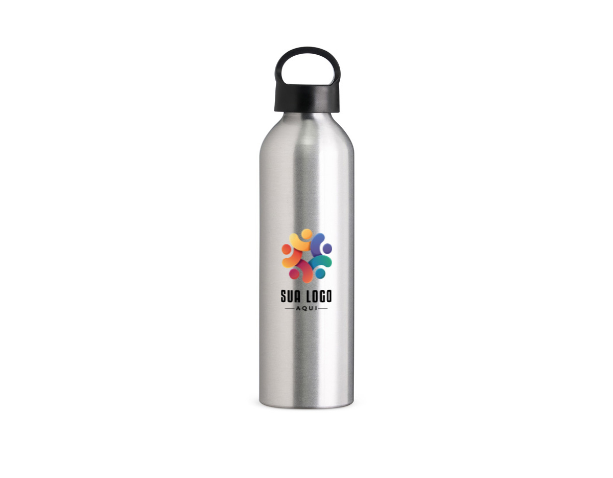 A garrafa de alumínio tem capacidade de 630ml e é equipada com uma tampa plástica rosqueável, garantindo fechamento seguro. A tampa inclui uma alça integrada, facilitando o transporte em diversas situações do dia a dia. É ideal para manter bebidas à mão em atividades ao ar livre ou no cotidiano