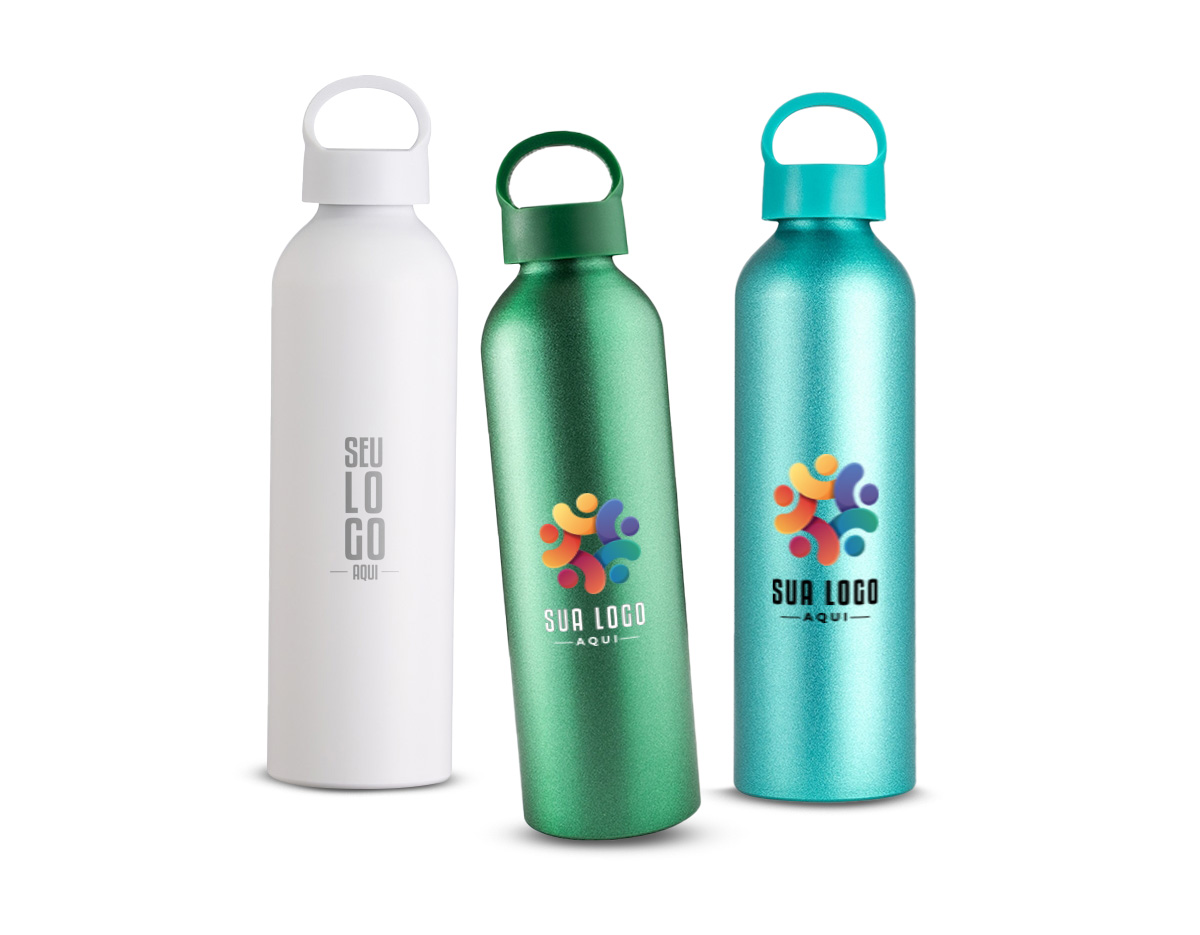A garrafa de alumínio tem capacidade de 630ml e é equipada com uma tampa plástica rosqueável, garantindo fechamento seguro. A tampa inclui uma alça integrada, facilitando o transporte em diversas situações do dia a dia. É ideal para manter bebidas à mão em atividades ao ar livre ou no cotidiano