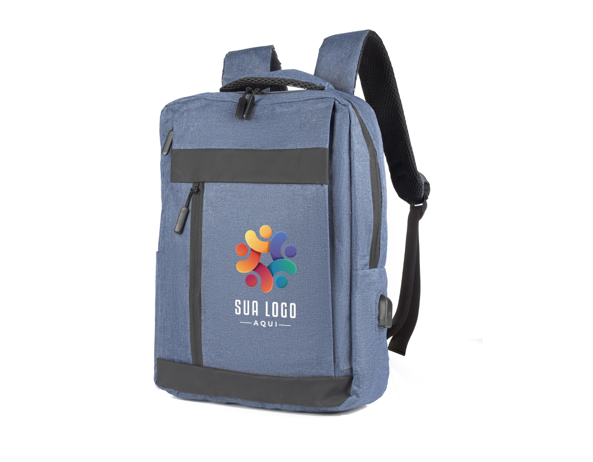 Mochila para notebook em poliéster, com alças de mão e de ombro acolchoadas. Possui dois bolsos frontais com zíper e um conector USB lateral. Internamente, conta com compartimento dedicado para notebooks de até 15,6".
