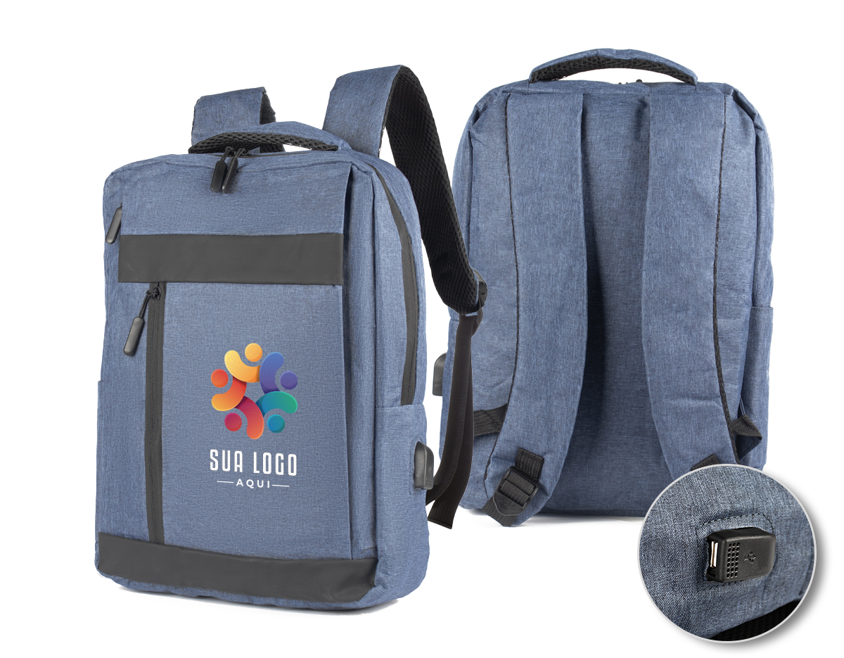 Mochila para notebook em poliéster, com alças de mão e de ombro acolchoadas. Possui dois bolsos frontais com zíper e um conector USB lateral. Internamente, conta com compartimento dedicado para notebooks de até 15,6".